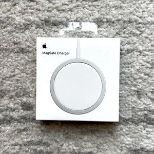 NWT Apple MagSafe Charger for iPhones OEM Authentic NIB
